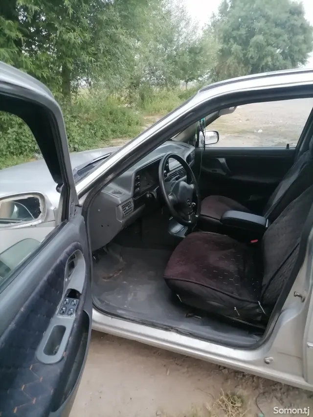 Daewoo Nexia 1995 · 1.6 MT