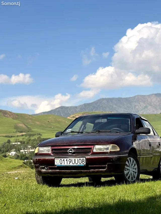 Opel Astra F 1992 · 1.6 MT