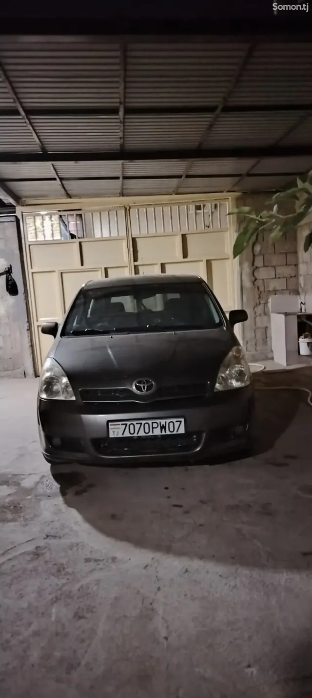 Toyota Corolla Verso 2007 · 2.2 MT
