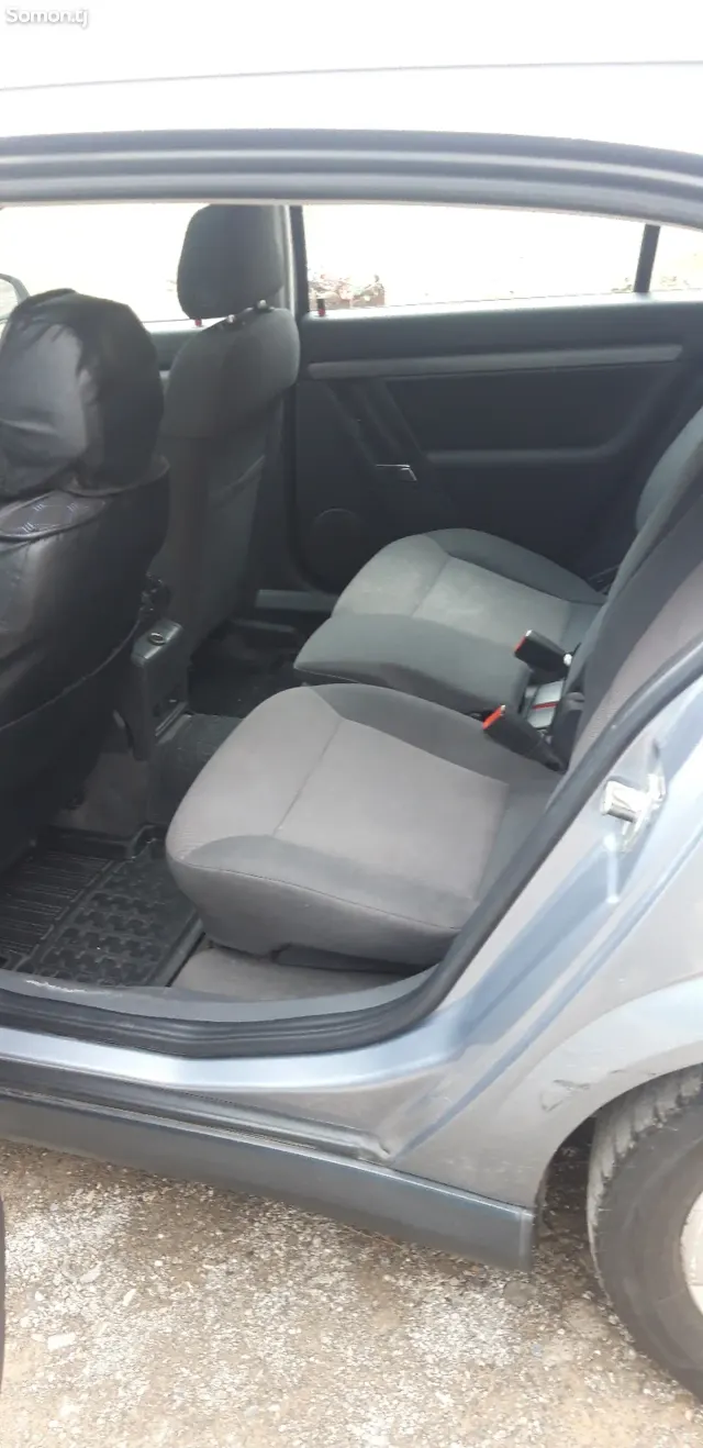 Opel Vectra C 2003 · 2.2 MT