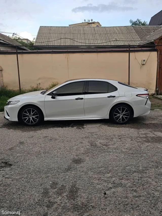 Toyota Camry 2019 · 2.5 AT