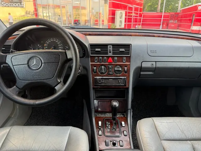 Mercedes-Benz C class 2000 · 2.8 AT