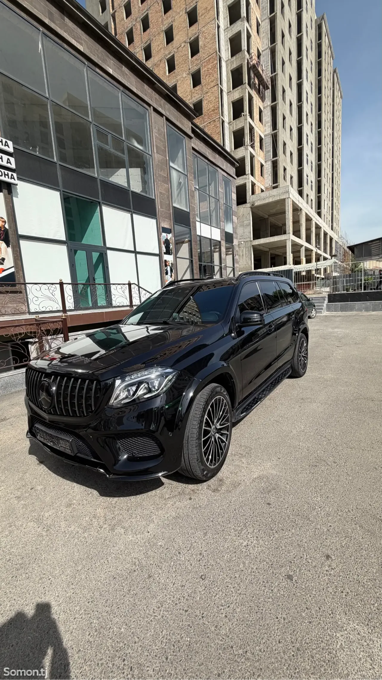 Mercedes-Benz GLS 2018 · AT