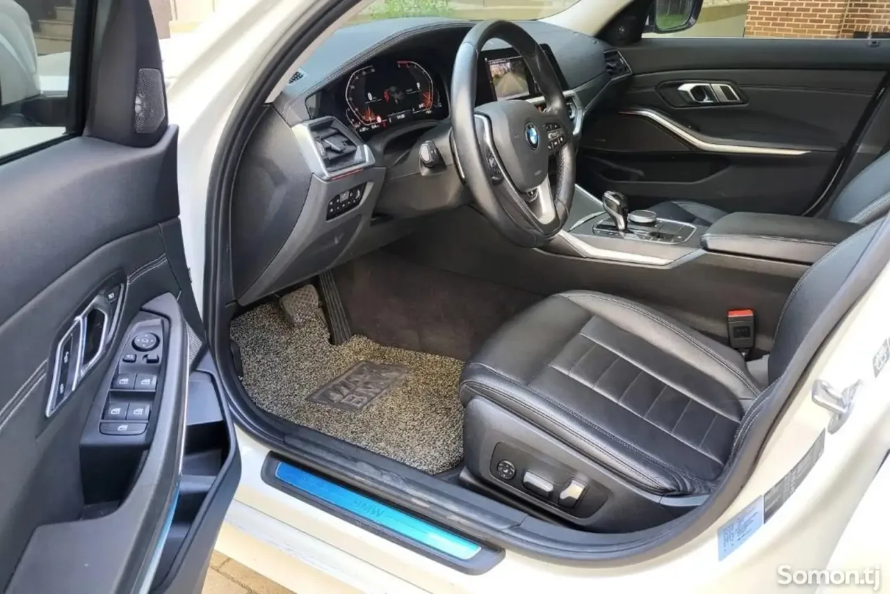BMW 3 series 2019 · 2.0 AT