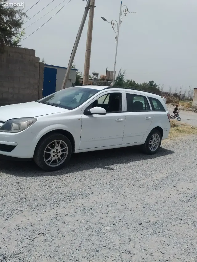 Opel Astra H 2005 · 1.4 MT