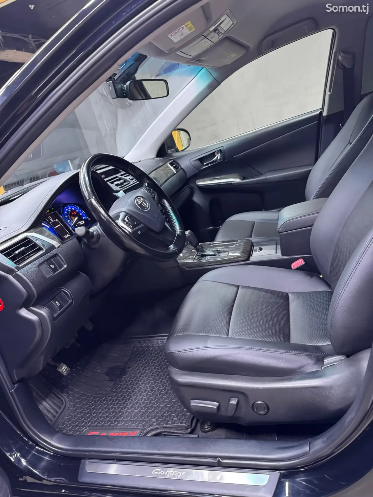 Toyota Camry 2015 · 2.5 AT