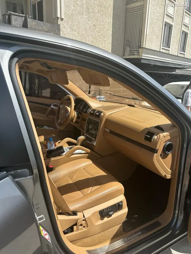 Porsche Cayenne 2010 · 4.8 AT