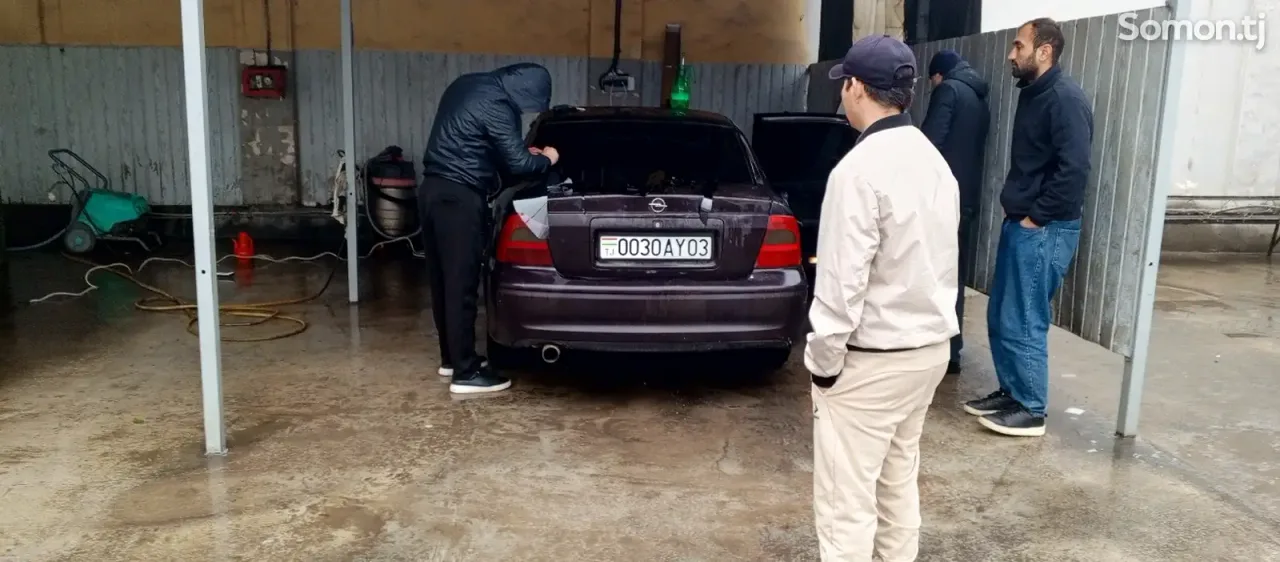 Opel Vectra B 2000 · 1.8 MT