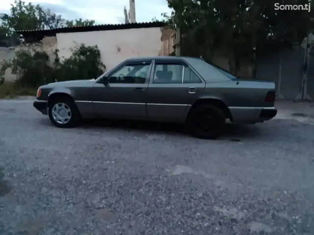 Mercedes-Benz W124 1992 · 2.0 MT