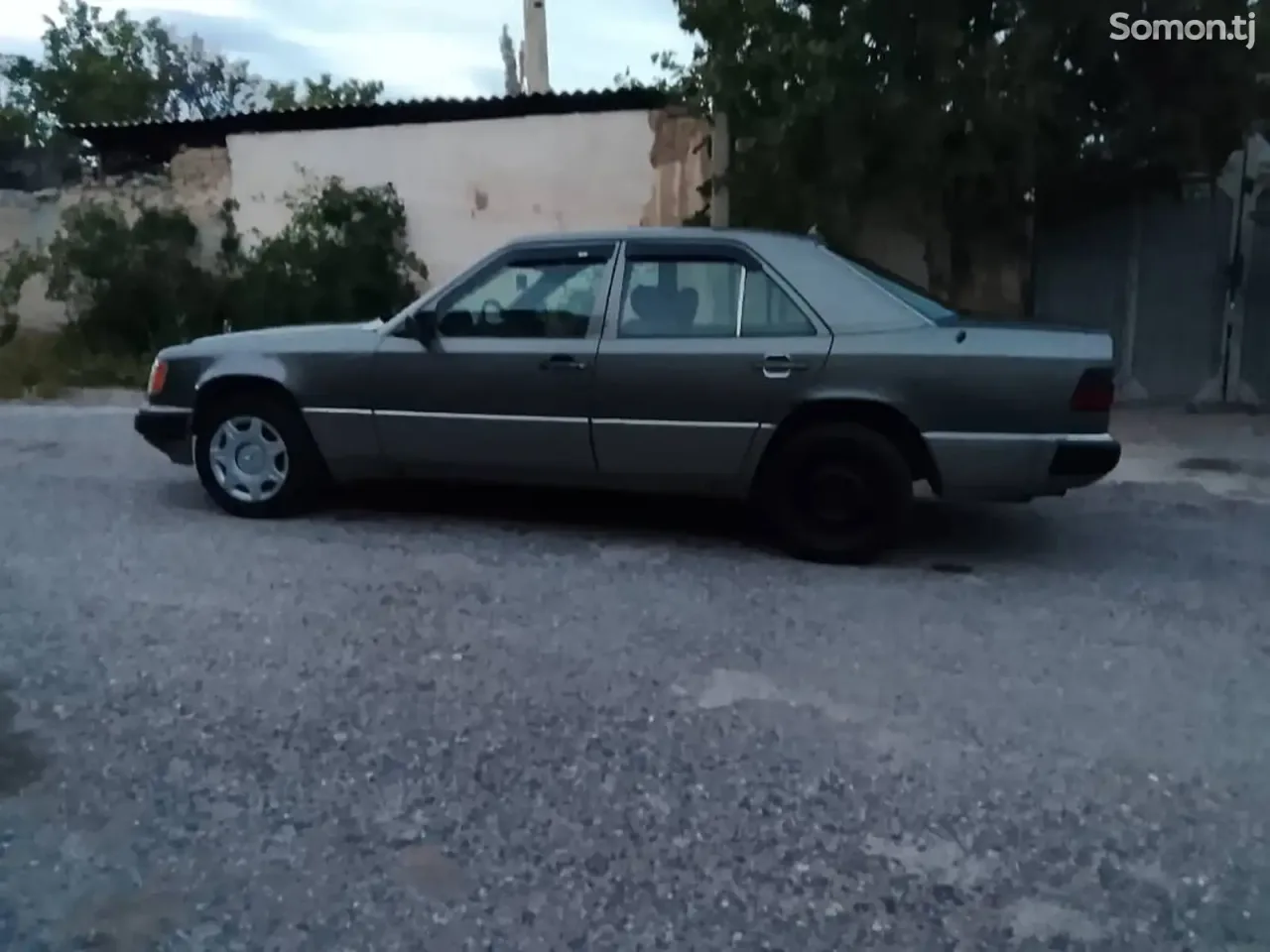 Mercedes-Benz W124 1992 · 2.0 MT