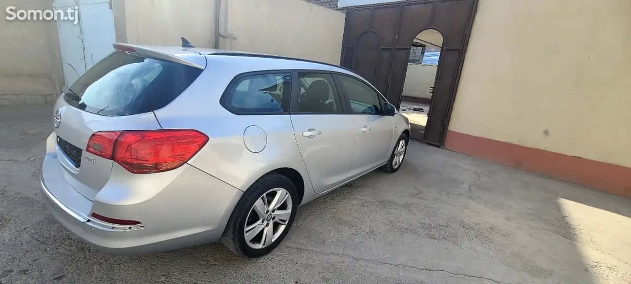 Opel Astra J 2015 · 1.4 AT