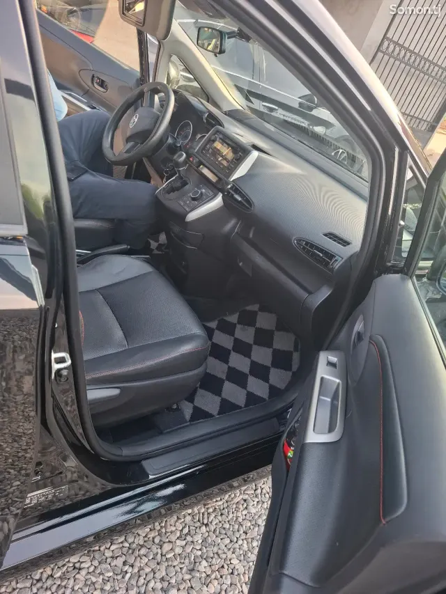 Toyota Wish 2014 · 2.0 AT