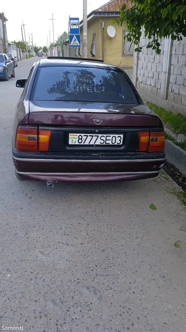 Opel Vectra A 1990 · 1.8 MT