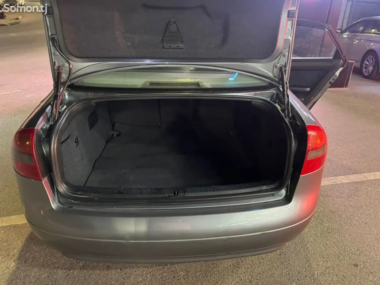 Audi A6 1999 · 2.4 MT