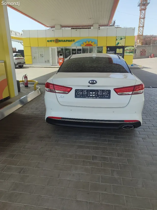 Kia K5 2016 · 2.0 AT