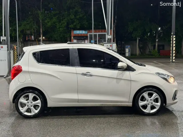 Chevrolet Spark 2016 · 1.0 AT