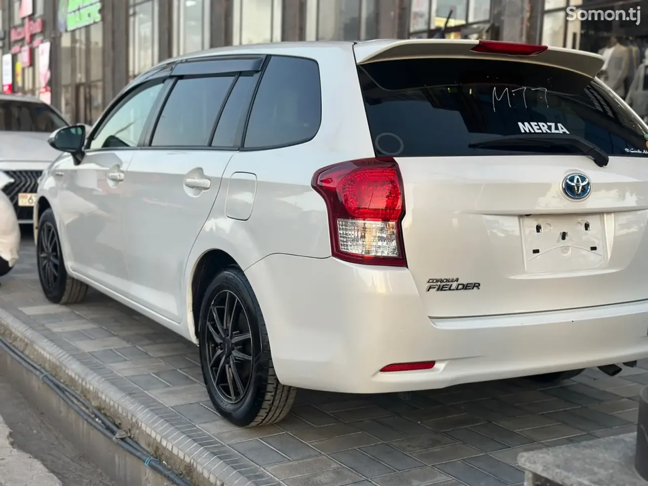 Toyota Fielder 2015 · 1.5 AT