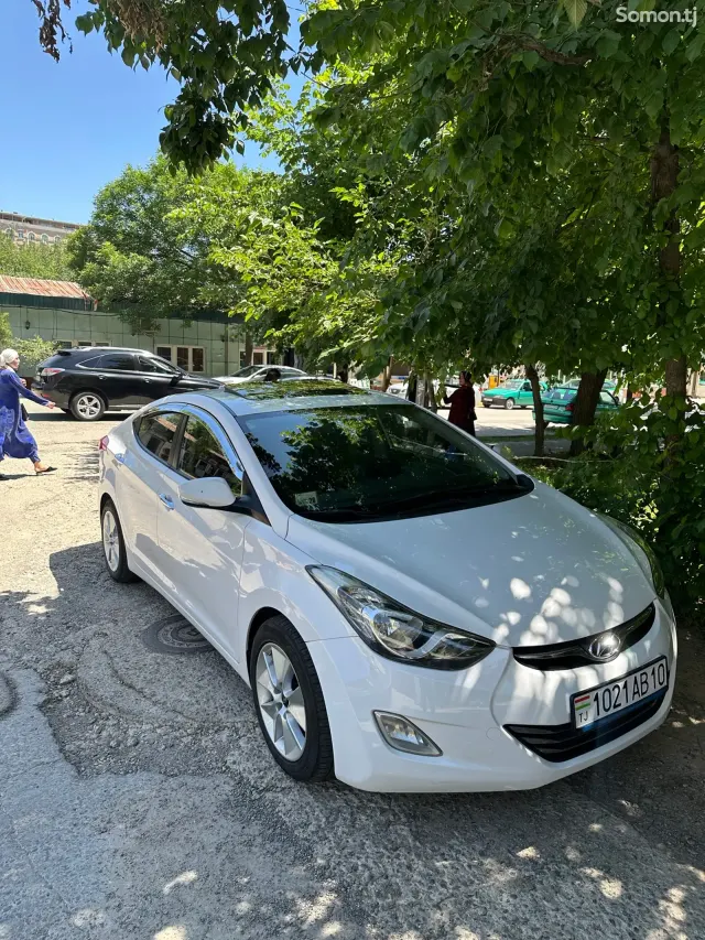 Hyundai Avante 2012 · 1.6 AT