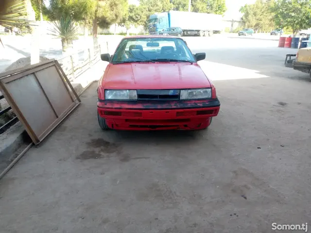 Nissan Sunny 1990 · 1.8 MT