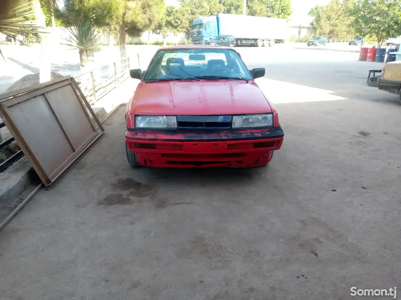 Nissan Sunny 1990 · 1.8 MT