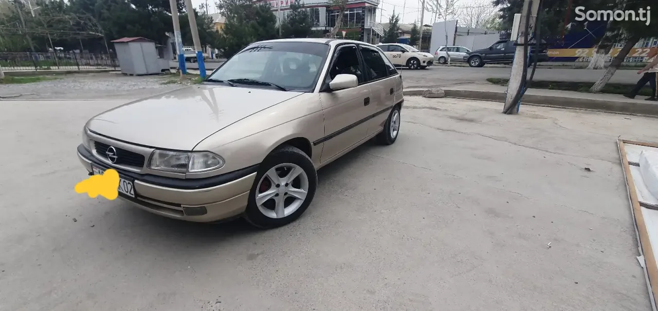 Opel Astra F 1997 · 1.6 MT