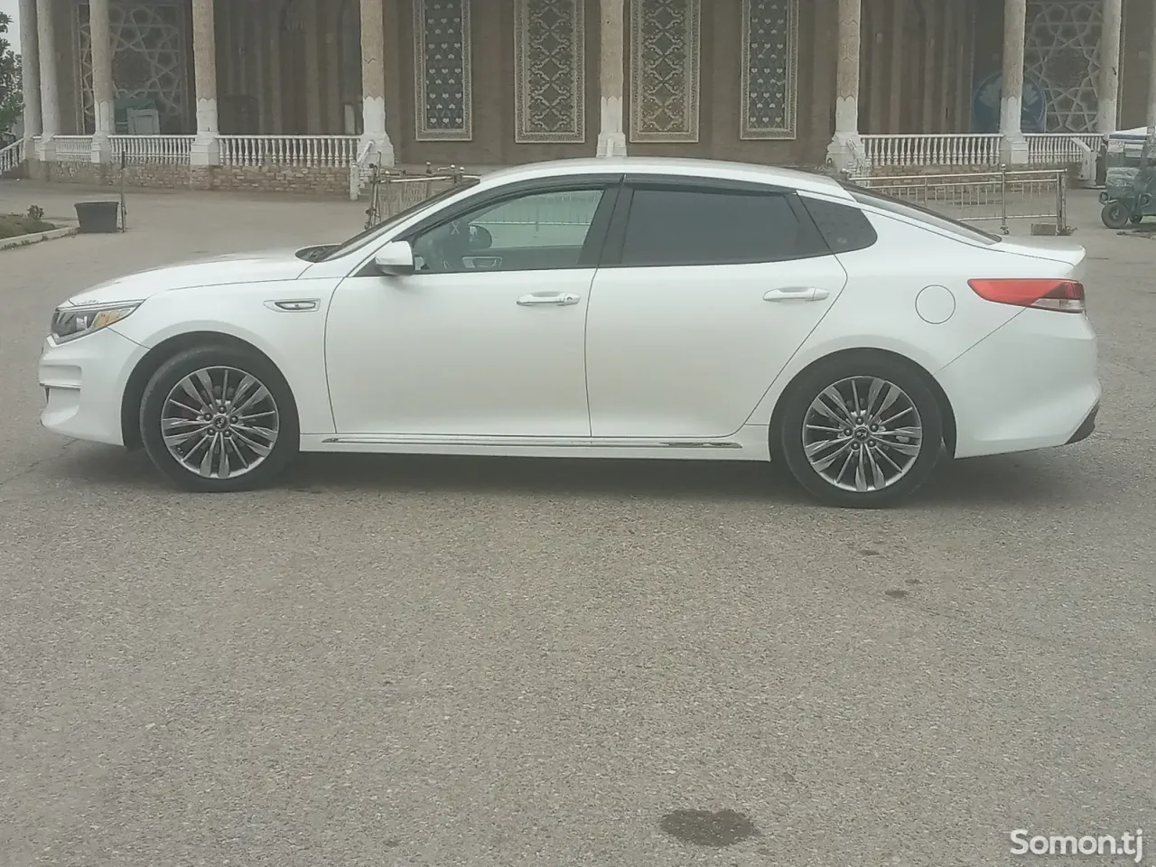 Kia K5 2016 · 1.7 AT