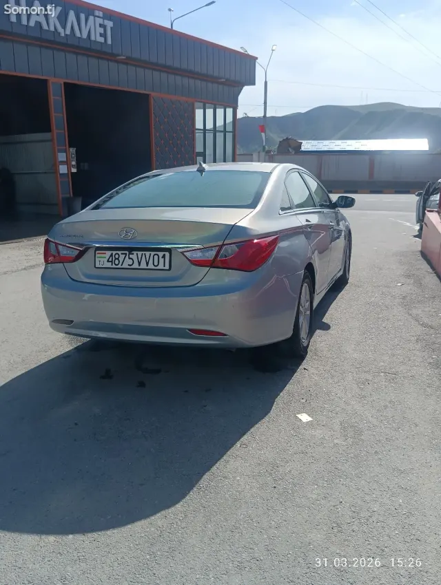 Hyundai Sonata 2012 · 2.4 AT