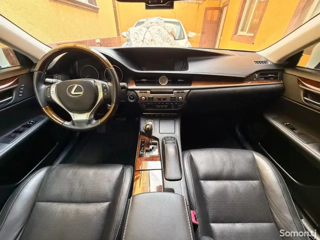 Lexus ES series 2015 · 2.5 AT