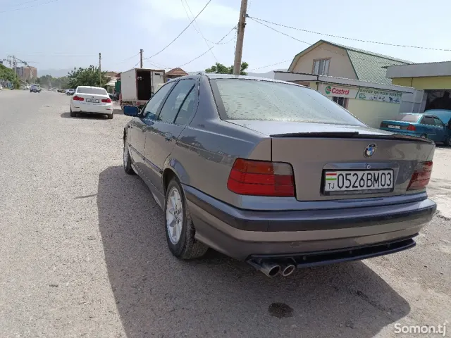 BMW 3 series 1993 · 1.8 MT