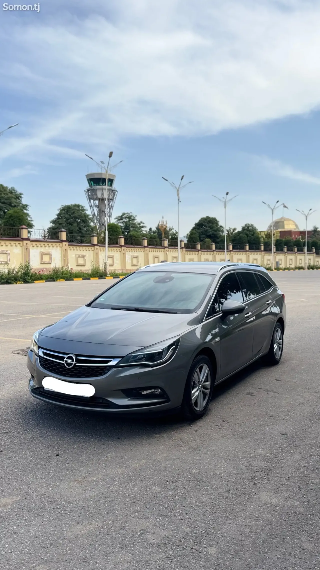 Opel Astra K 2017 · 1.6 AT