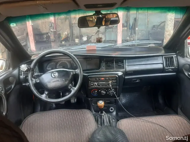 Opel Vectra B 1996 · 1.6 MT