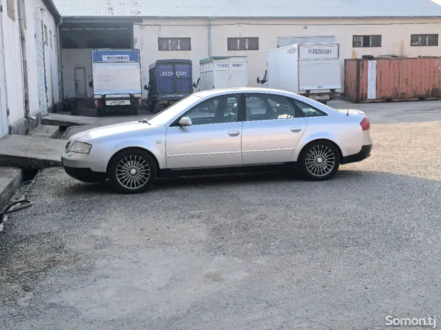Audi A6 2001 · 2.5 AT