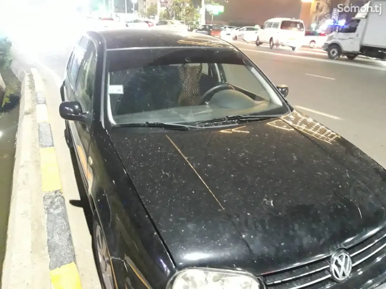 Volkswagen Golf 2002 · 1.6 MT