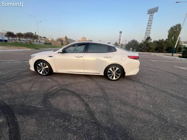 Kia K5 2016 · 1.7 AT