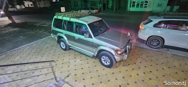 Mitsubishi Pajero 1995 · 2.7 AT