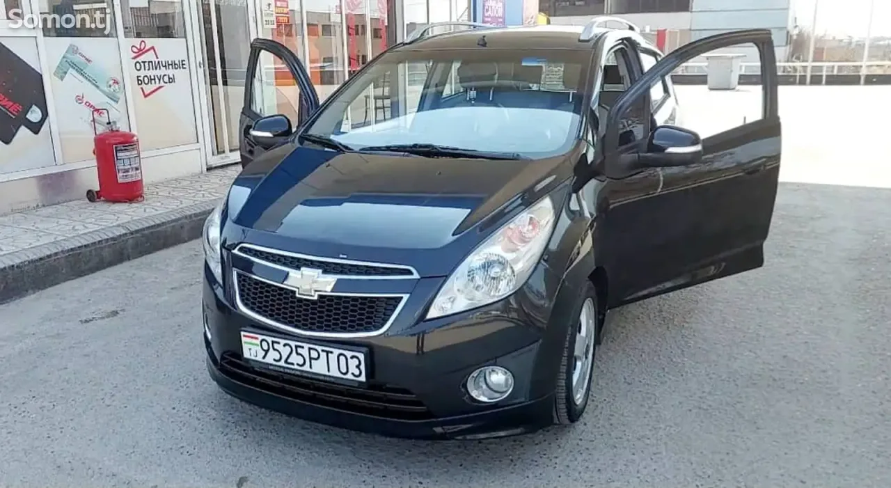 Chevrolet Spark 2011 · 1.0 AT