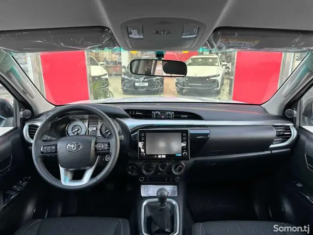 Toyota Hilux 2025 · 2.4 MT