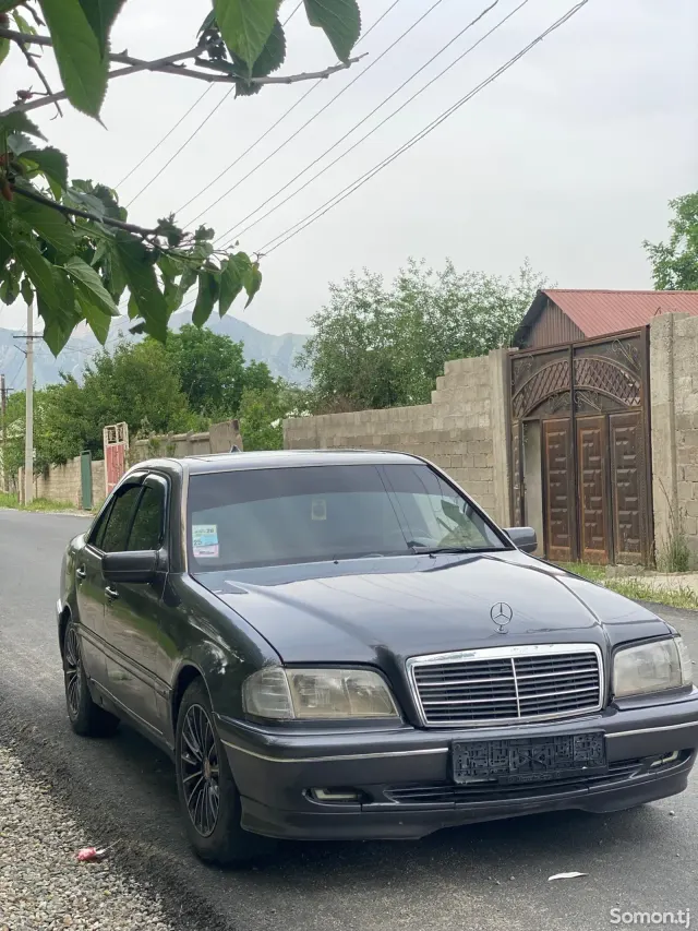 Mercedes-Benz C class 1995 · 2.8 MT
