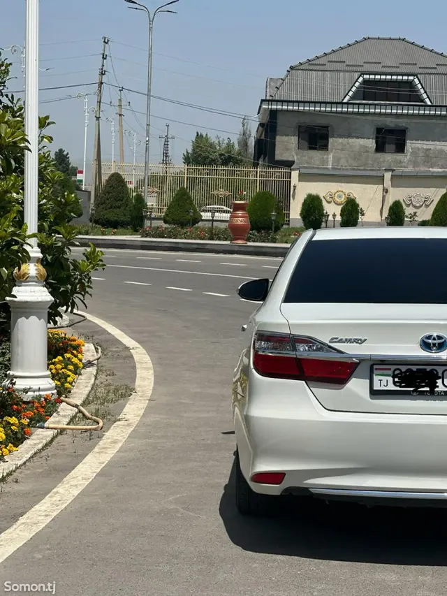 Toyota Camry 2017 · 2.5 AT