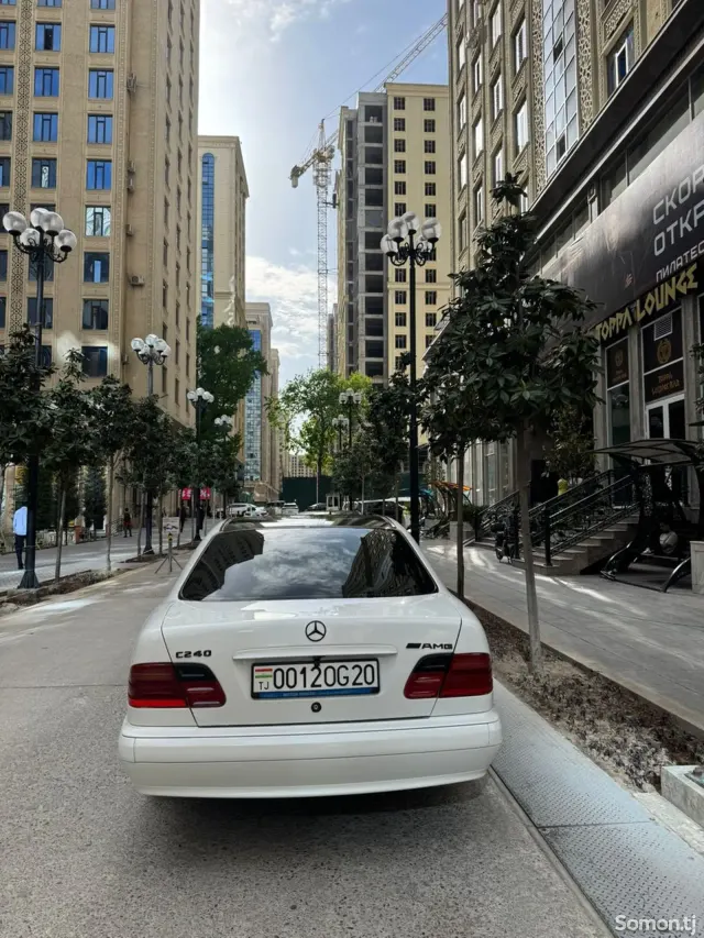 Mercedes-Benz E class 1997 · 2.4 MT