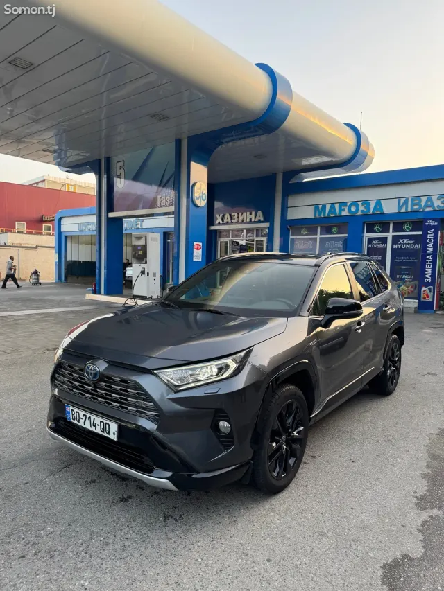 Toyota RAV 4 2021 · 2.5 AT