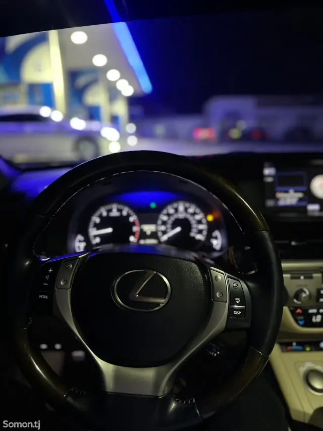 Lexus ES series 2013 · 3.5 AT