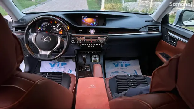 Lexus ES series 2014 · 3.0 AT