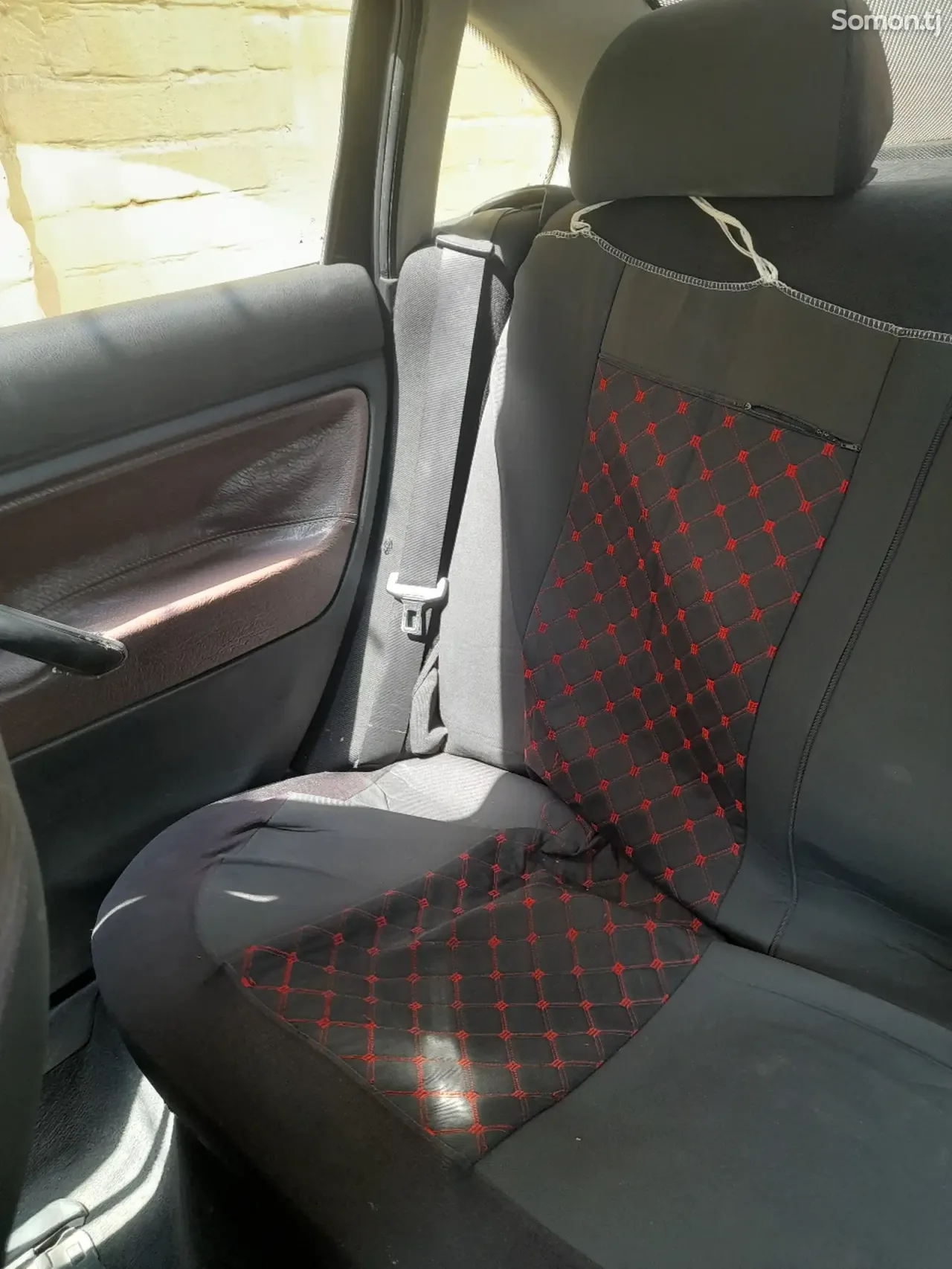 Volkswagen Passat 1997 · 1.6 MT