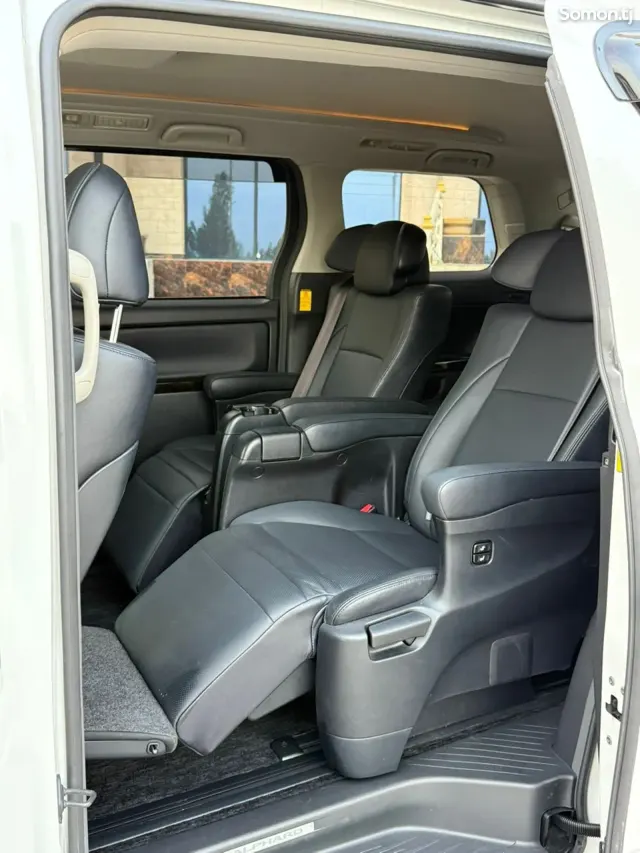 Toyota Vellfire 2014 · 2.4 AT