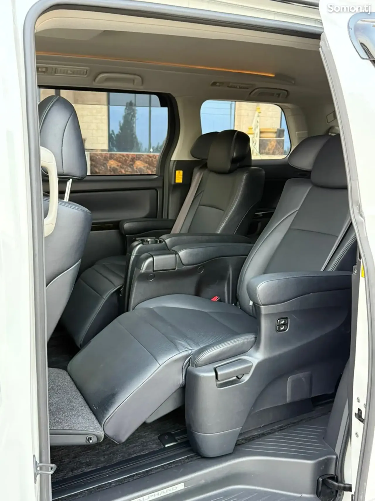 Toyota Vellfire 2014 · 2.4 AT