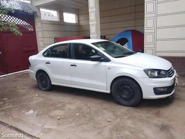 Volkswagen Polo 2017 · 1.6 MT