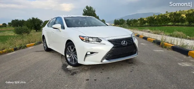 Lexus ES series 2016 · 2.5 AT