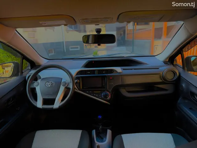 Toyota Aqua 2014 · 1.5 AT