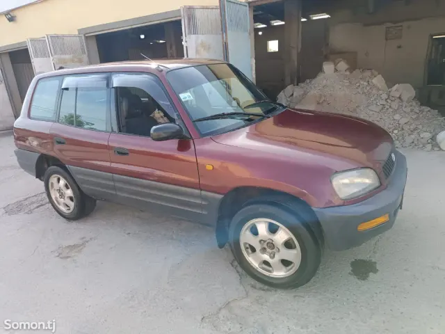 Toyota RAV 4 1995 · 1.8 AT